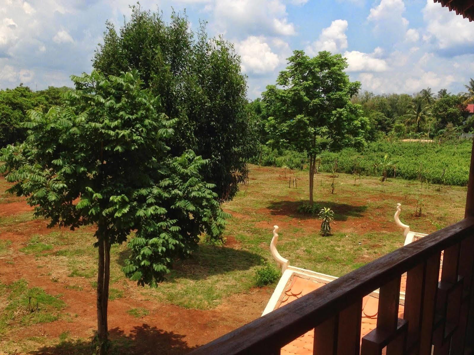 Green Plateau Lodge Banlung Exterior photo